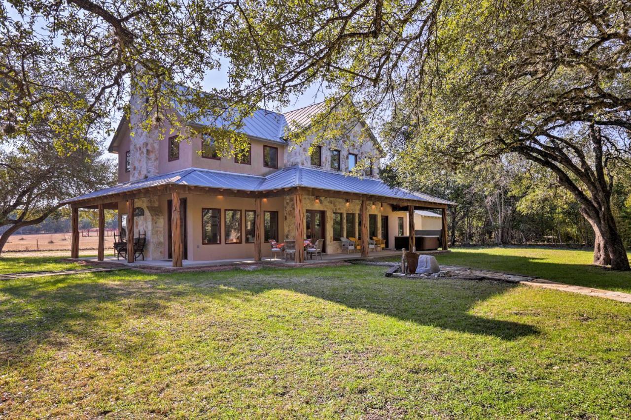 Riverfront Blanco Home With Shaded Porch And Hot Tub Exteriér fotografie