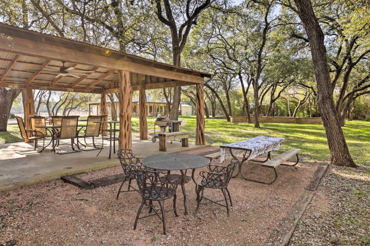 Riverfront Blanco Home With Shaded Porch And Hot Tub Exteriér fotografie