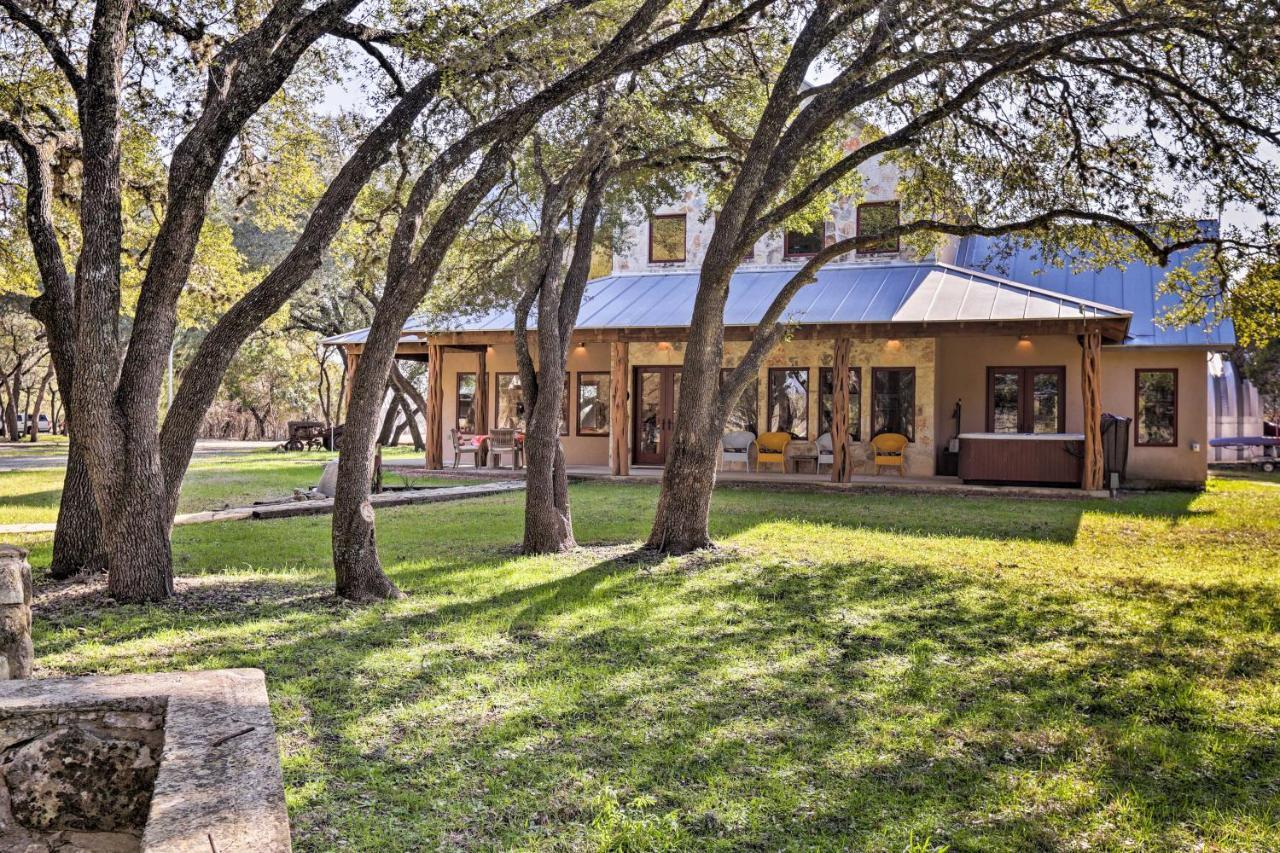 Riverfront Blanco Home With Shaded Porch And Hot Tub Exteriér fotografie